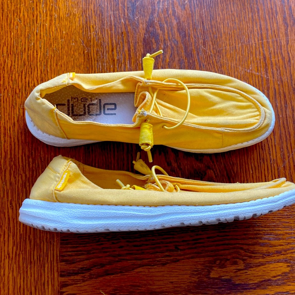 Yellow hey dudes, women’s size 9. Worn a few times. 1 little mark shown
